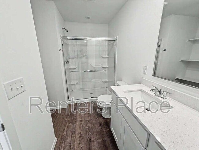 Building Photo - 7113 S Maple Ave