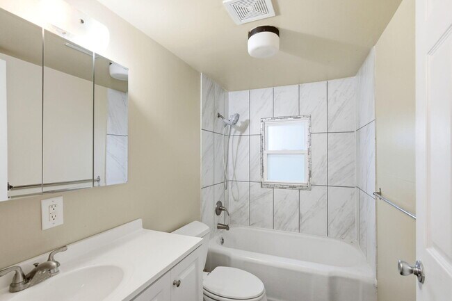 Building Photo - 719 Mikel St