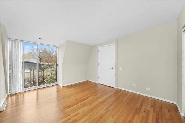 Building Photo - 406 S Lageschulte St