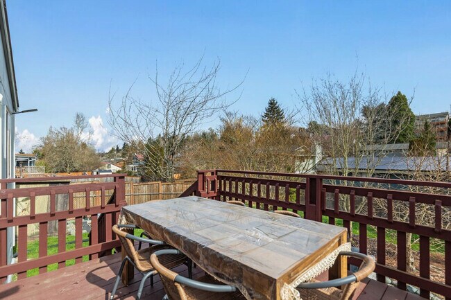 Building Photo - 5924 18th Ave SW