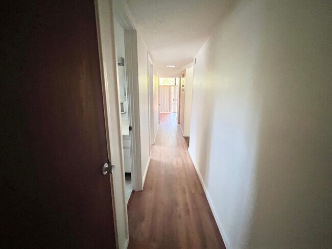 Building Photo - Charming 2-bedroom, 1-bath duplex with a yard