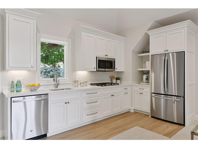 Building Photo - 2462 Lafayette Rd