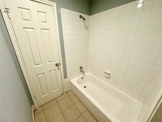 Building Photo - 14600 Fonmeadow Dr