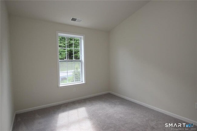 Building Photo - 10 Moorland Dr