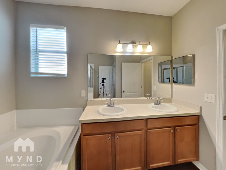 Building Photo - 252 Bella Rosa Cir
