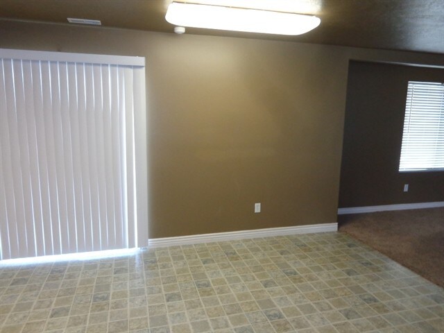 Building Photo - 37 N Montrose Dr