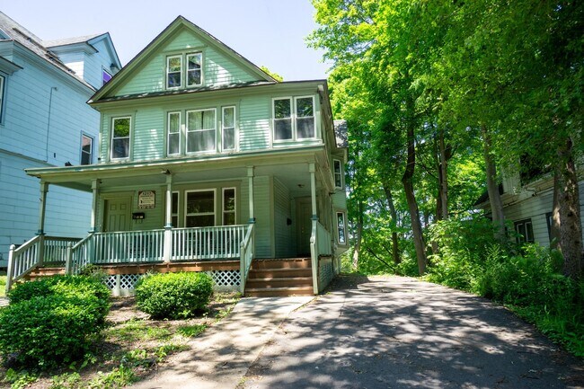 Building Photo - 1217 1/2 Madison Street -  First Floor Apa...