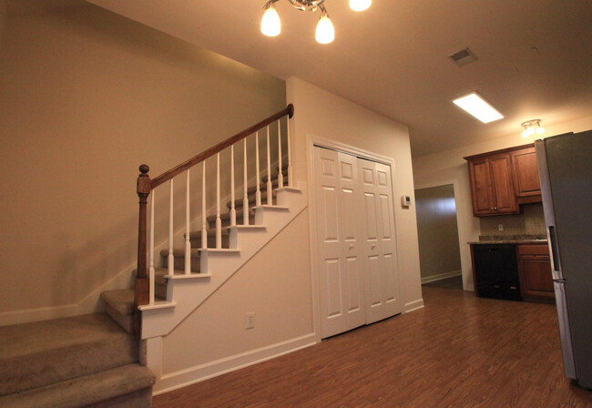 Building Photo - 2207 Stanford Ct