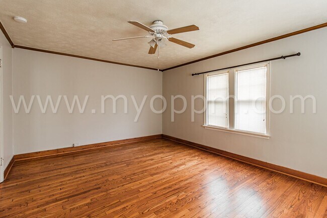 Building Photo - Unique 2Bd/1 Ba Duplex | Blackstone District