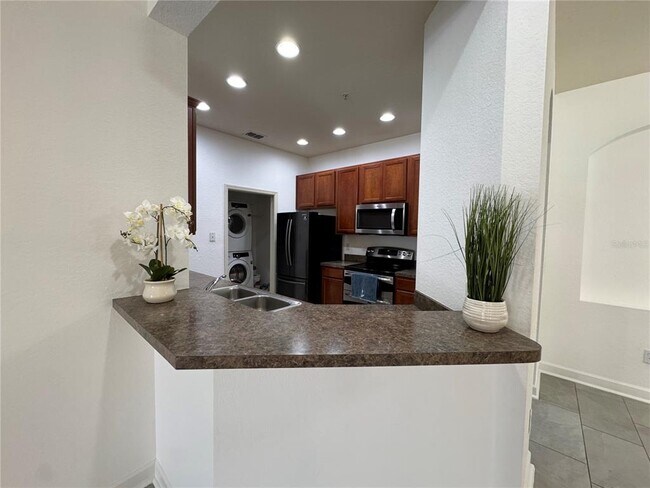 Building Photo - 3000 Laurel Park Ln