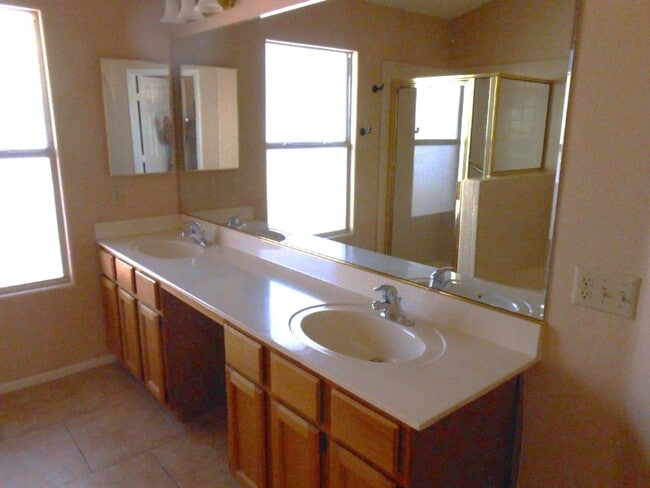 Building Photo - Beautiful 3 Bedroom home in Henderson