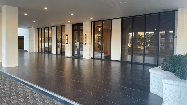 Main Entrance - 7135 Hollywood Blvd