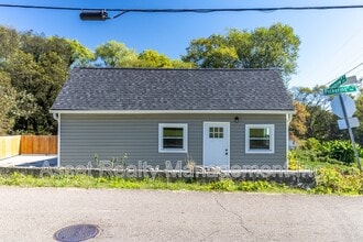 Building Photo - 128 Pickering St