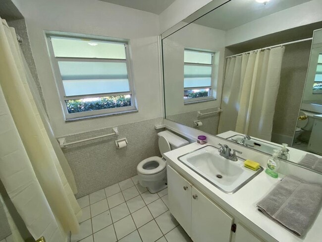 Building Photo - 700 Layne Blvd