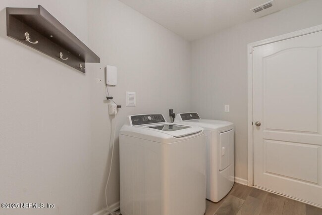 Building Photo - 16326 Hunters Hollow Trail