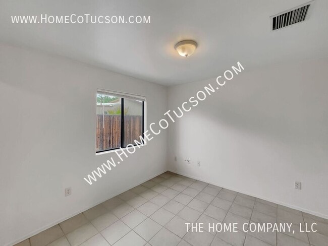 Building Photo - 750 W 41st St