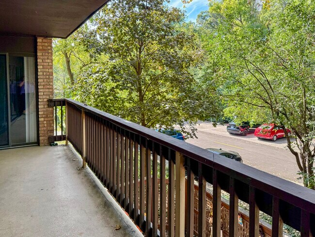 Building Photo - 5600 Hillcrest Ln