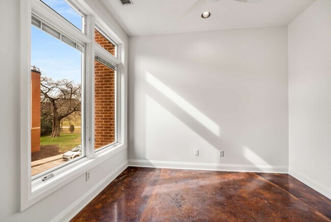 Building Photo - 1500 4th Ave N