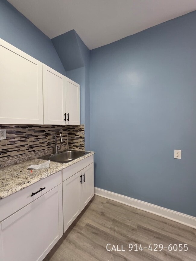 Building Photo - 194 1/2 Buena Vista Ave-2B