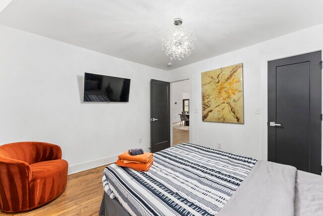 Building Photo - 2874 Grand Ave SW