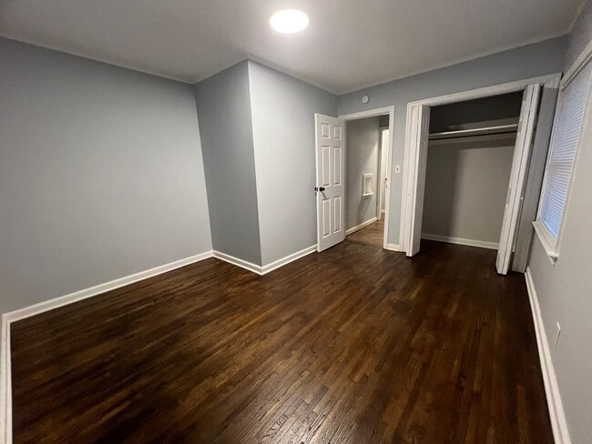 Building Photo - Gorgeous Fully Renovated 4 bedroom 1 bath ...