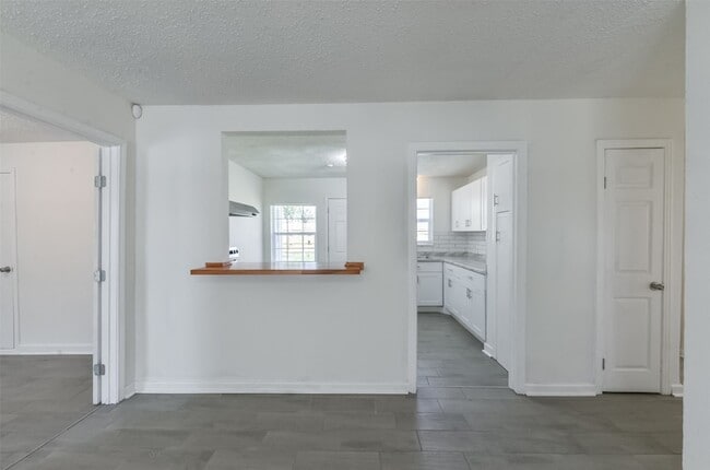 Building Photo - 8229 Carolwood Dr