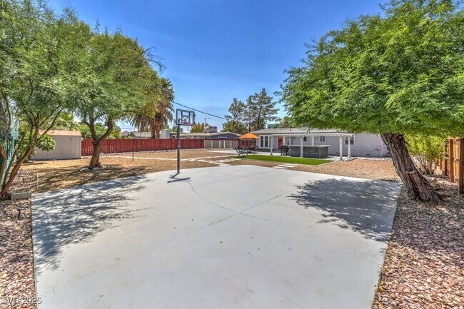 Building Photo - 2400 Sherman Pl