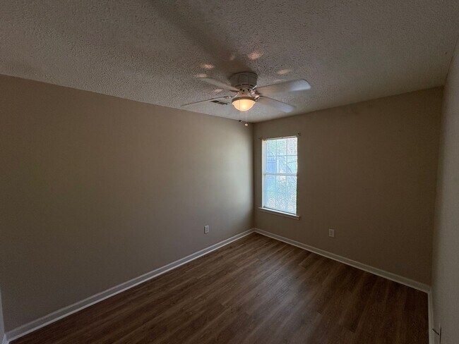 Building Photo - For Rent