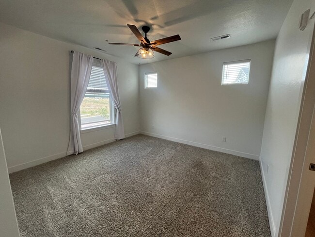 Building Photo - Lovely Condo Located In Saratoga Springs, UT