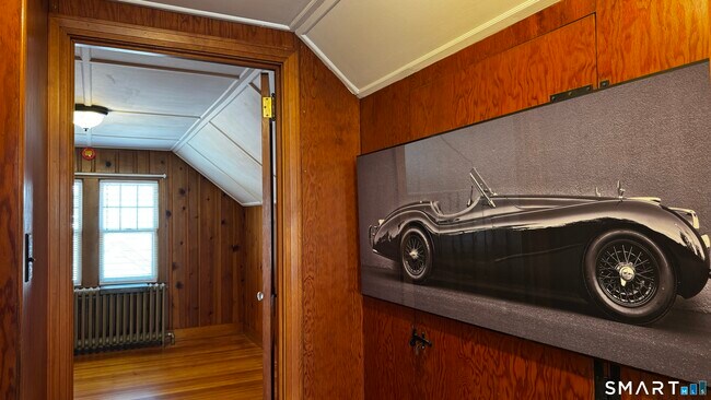 Building Photo - 406 Oakwood Ave