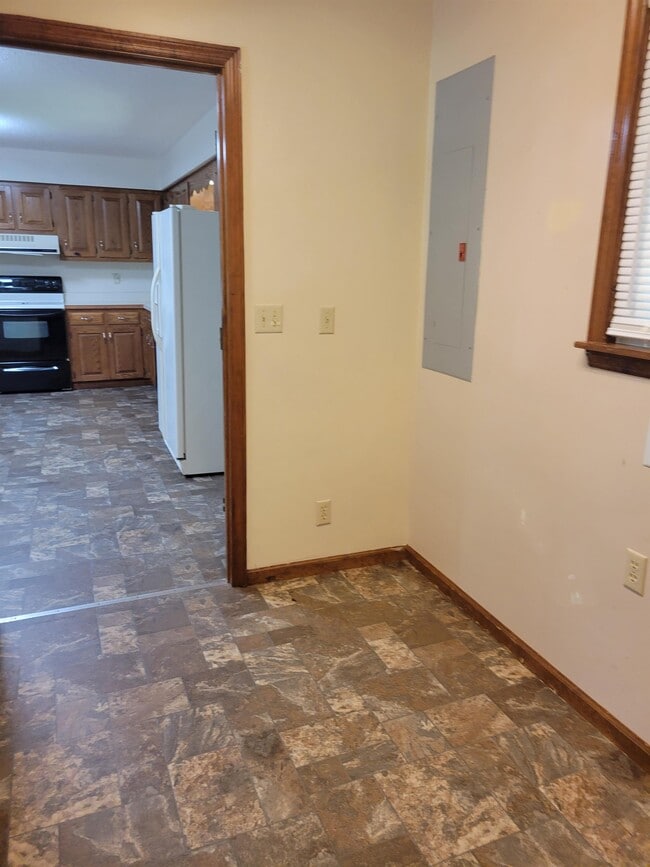 Building Photo - 261 St George Dr
