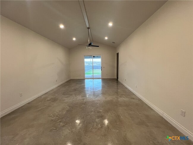 Building Photo - 274 Kerlick Ln