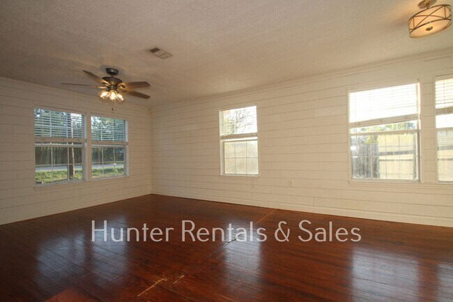 Building Photo - Charming Nolanville Cottage
