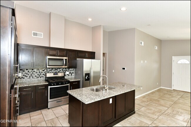 Building Photo - 14901 Tierra Isaiah Ave