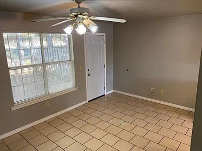 Building Photo - 2 Bedroom, 1.5 Bathroom, Two-Story Townhouse with fenced-in backyard in Farmington