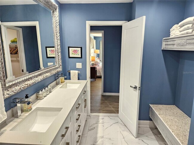 Building Photo - 2353 Bal Harbour Dr