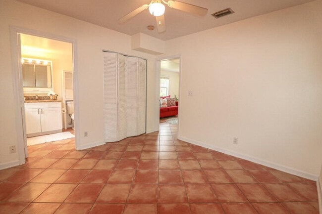 Building Photo - 808 Flamingo Dr