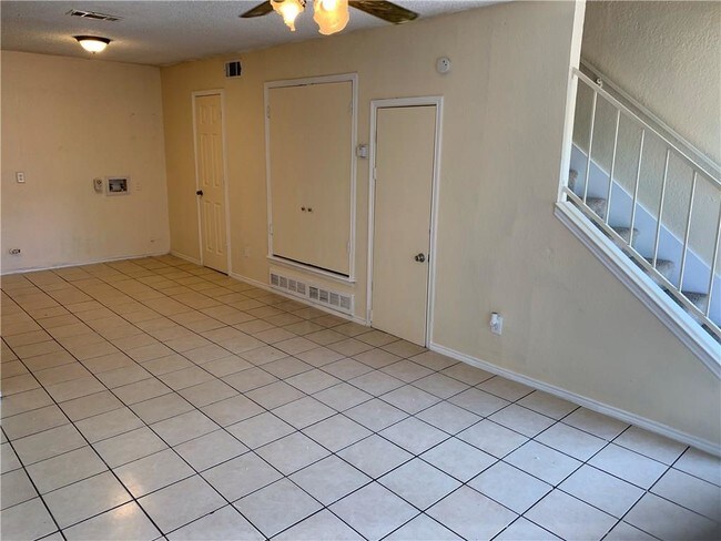 Building Photo - 907 S Mesquite St