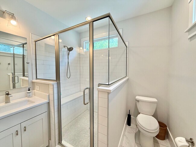 Building Photo - Stunning 3BD, 2.5BA Downtown Raleigh Home with Modern Updates, Large Fenced In Backyard, Fire Pit...