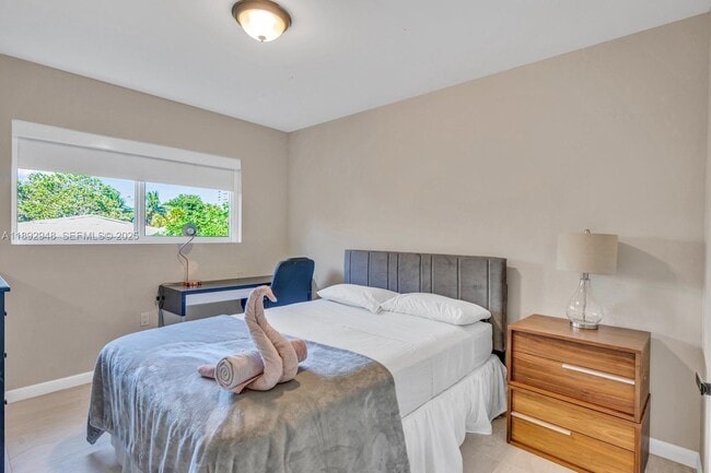 Building Photo - 1581 NE 108th St