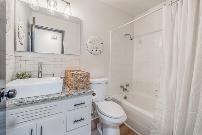 Building Photo - Furnished for lease!