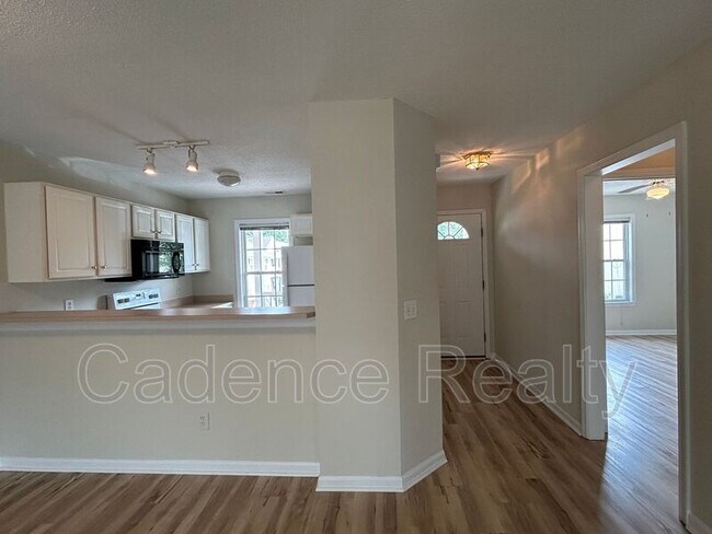 Building Photo - 4619 McClelland Dr