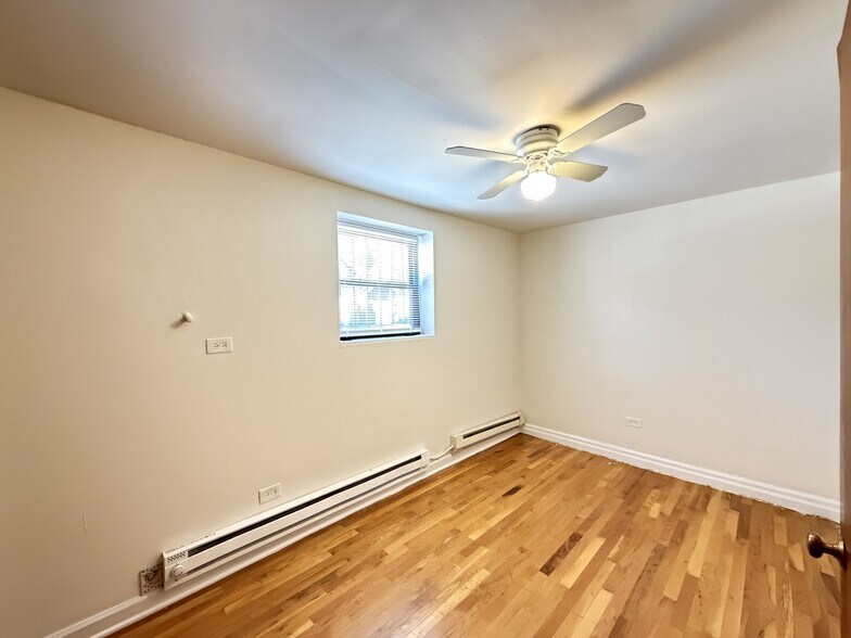Building Photo - 850 W Cornelia Ave