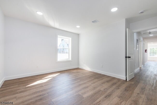 Building Photo - 210 Ellis Ave