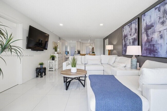 Building Photo - 1501 S Ocean Blvd