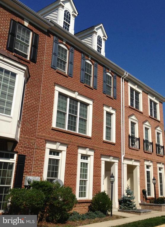 Building Photo - 22949 Fanshaw Square