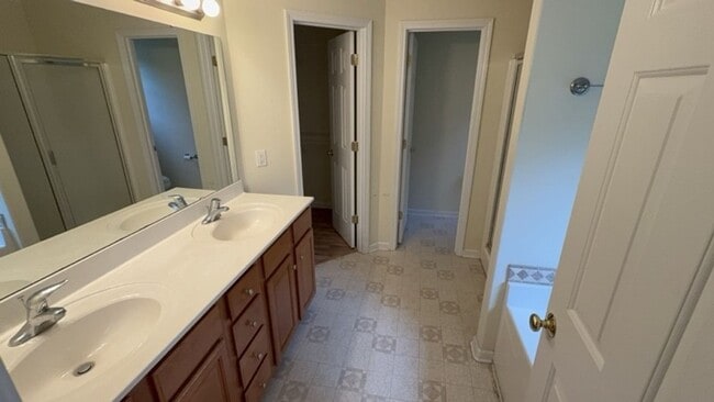 Building Photo - 202 Heartwood Crossing