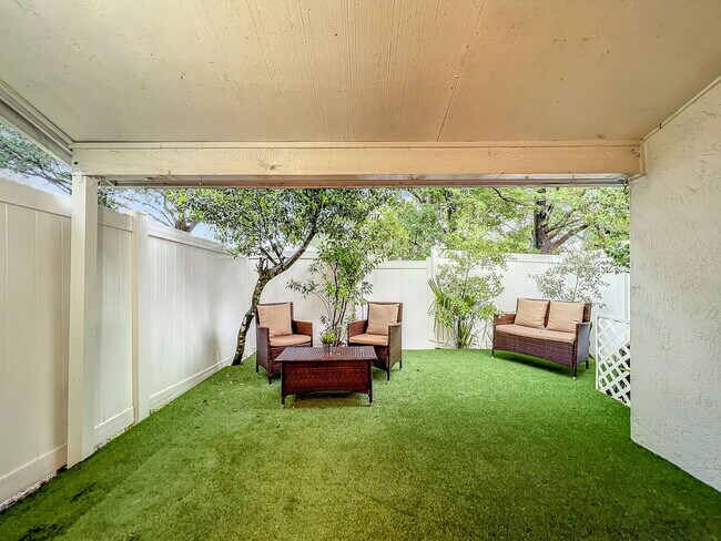 Building Photo - Ernst Court, Orlando, FL 32819 - 2 BR 2.5 BA townhouse