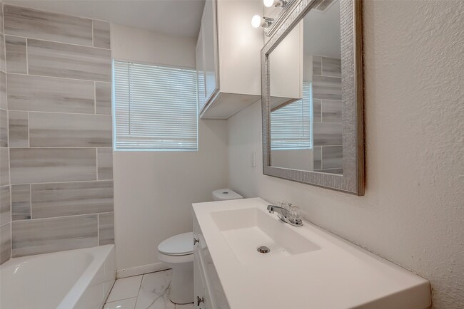 Building Photo - 6823 Goforth St