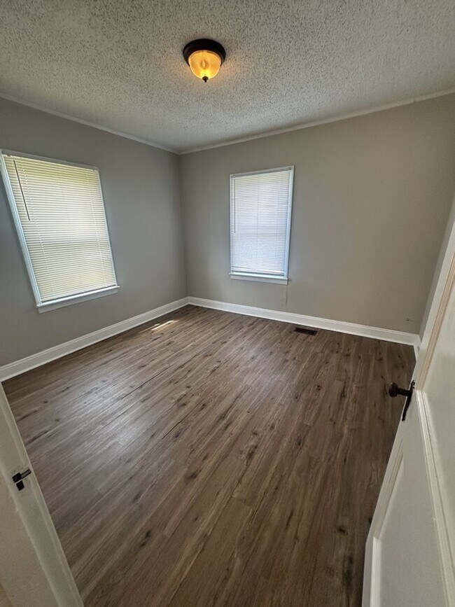 Building Photo - Updated Rossville Home with Yard, Carport, and Easy Chattanooga Access